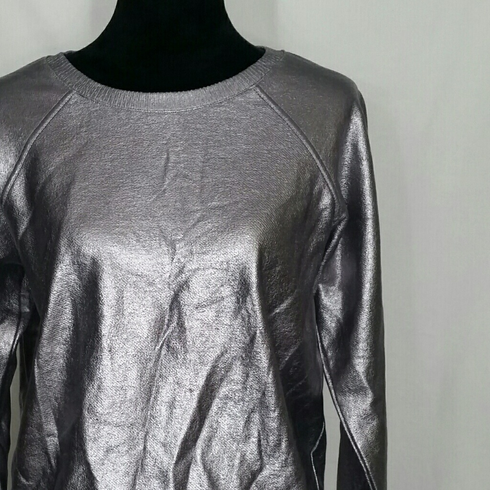 Hot topic | silver coated crew sweater
